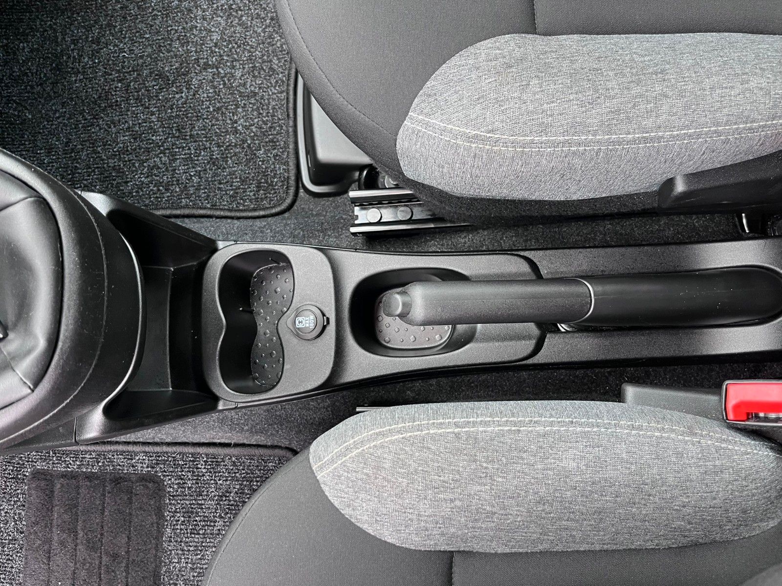 Fahrzeugabbildung Fiat Panda Cross City Plus Hybrid