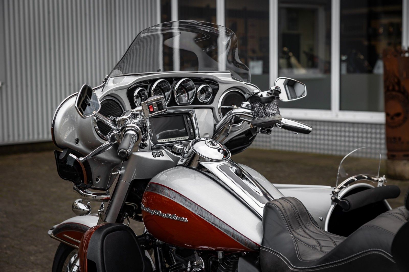 Fahrzeugabbildung Harley-Davidson FLHTKSE CVO E-Glide - V-Triebwerk Gespann