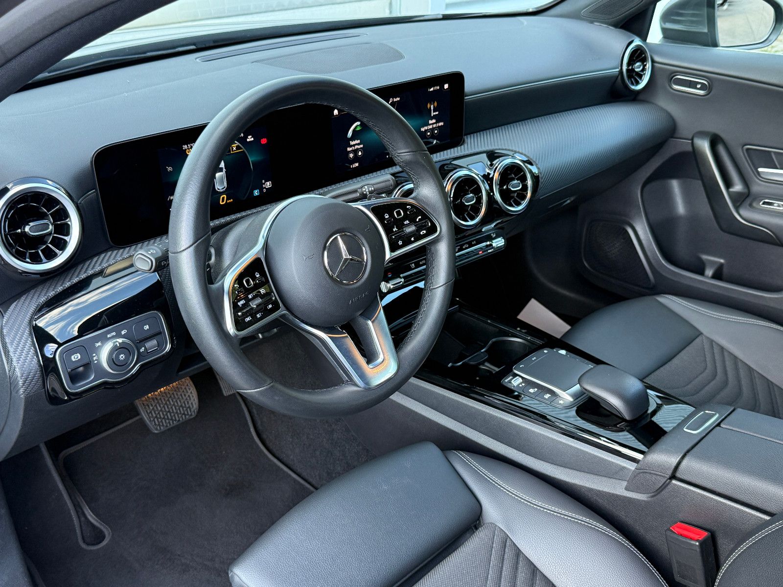 Fahrzeugabbildung Mercedes-Benz A 180d Advanced Aut LED SHZ Navi Kamera T-Leder