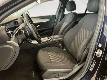 Mercedes E 220 - 11