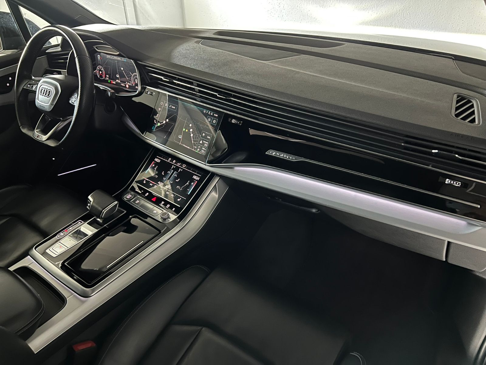 Fahrzeugabbildung Audi Q7 50 TDI Quattro S-LINE/PANO/ACC/MATRIX/7-SITZ