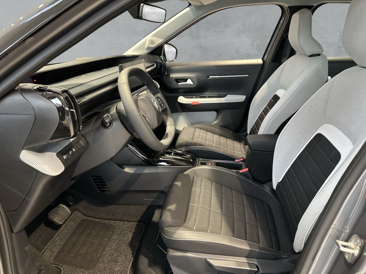 Fahrzeugabbildung Citroën C3 Hybrid 110 Plus