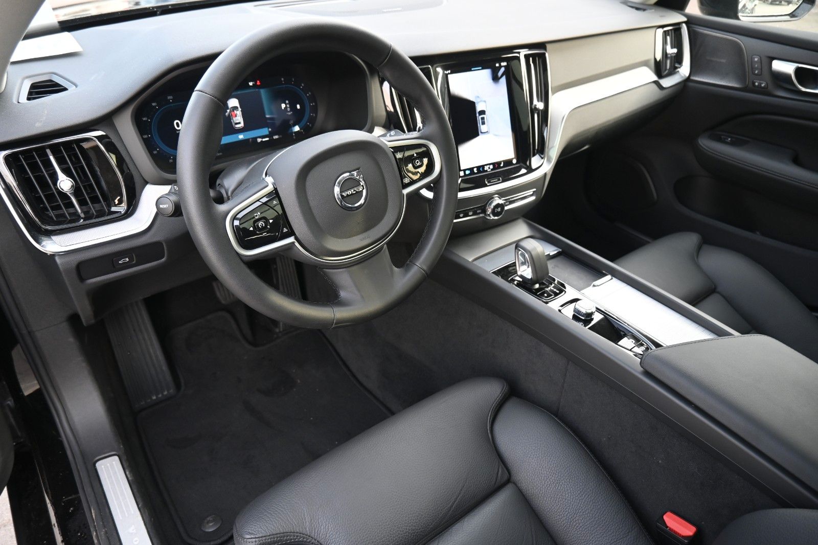 Fahrzeugabbildung Volvo V60 B4 DKG Plus Dark*FSHZG*H&K*360°*ACC*AHK