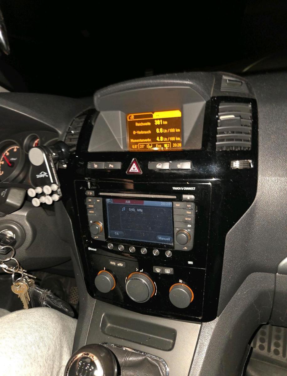 Opel Zafira 2011 — interior