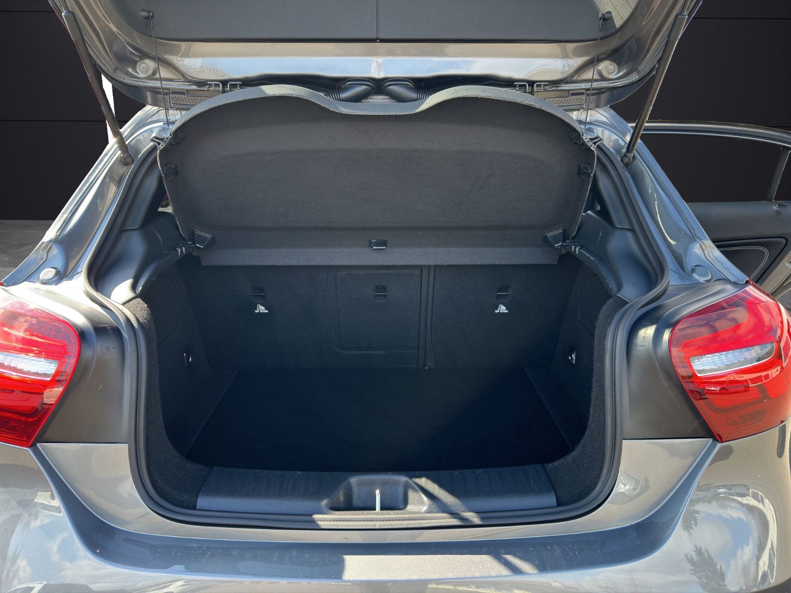 Fahrzeugabbildung Mercedes-Benz A 250*LED*Panorama*Navi*Cam*PDC*Sport*