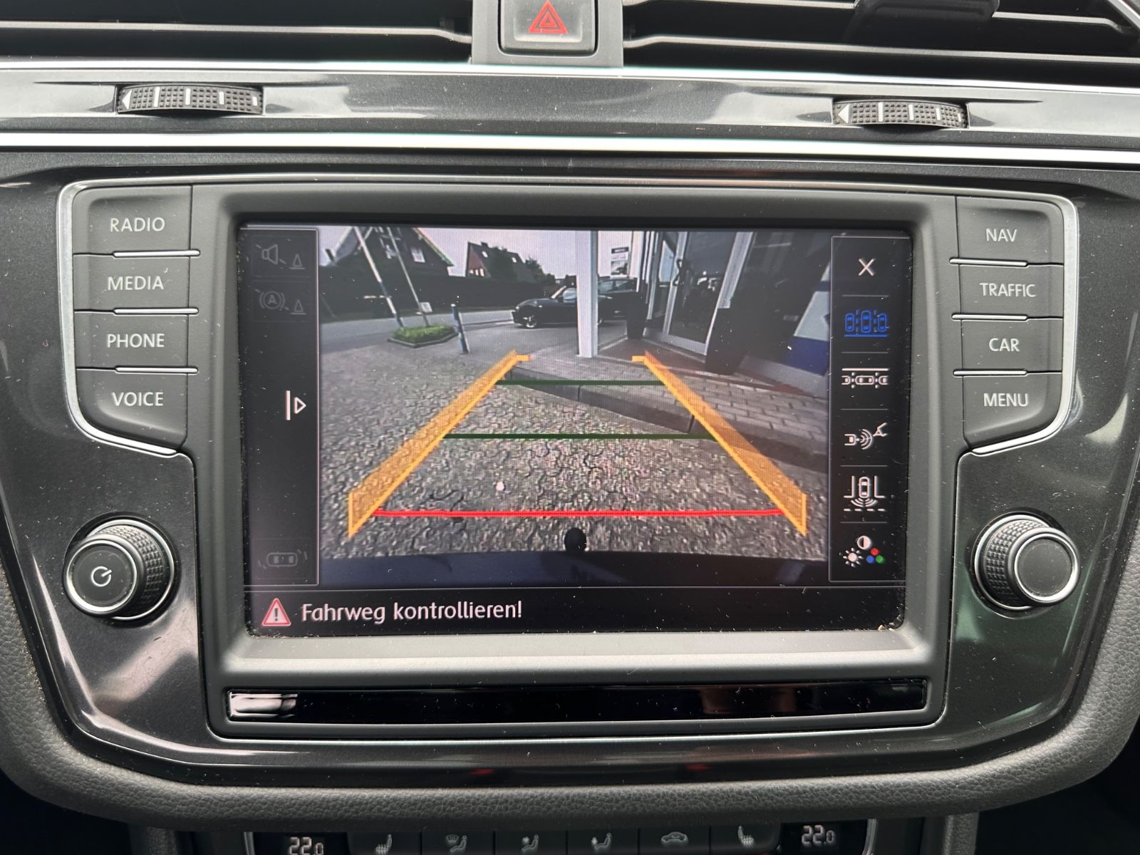 Fahrzeugabbildung Volkswagen Tiguan 2.0 TDI 4M Highline Pano/AHK/ACC/Navi/LED
