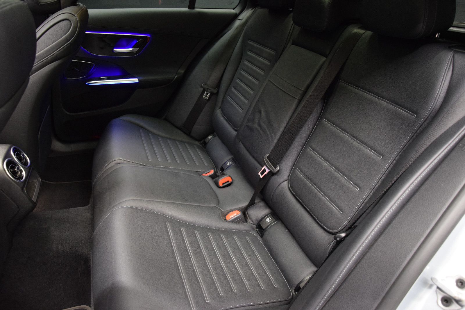 Fahrzeugabbildung Mercedes-Benz C 200 T AMG Night Pano Ambiente 360°