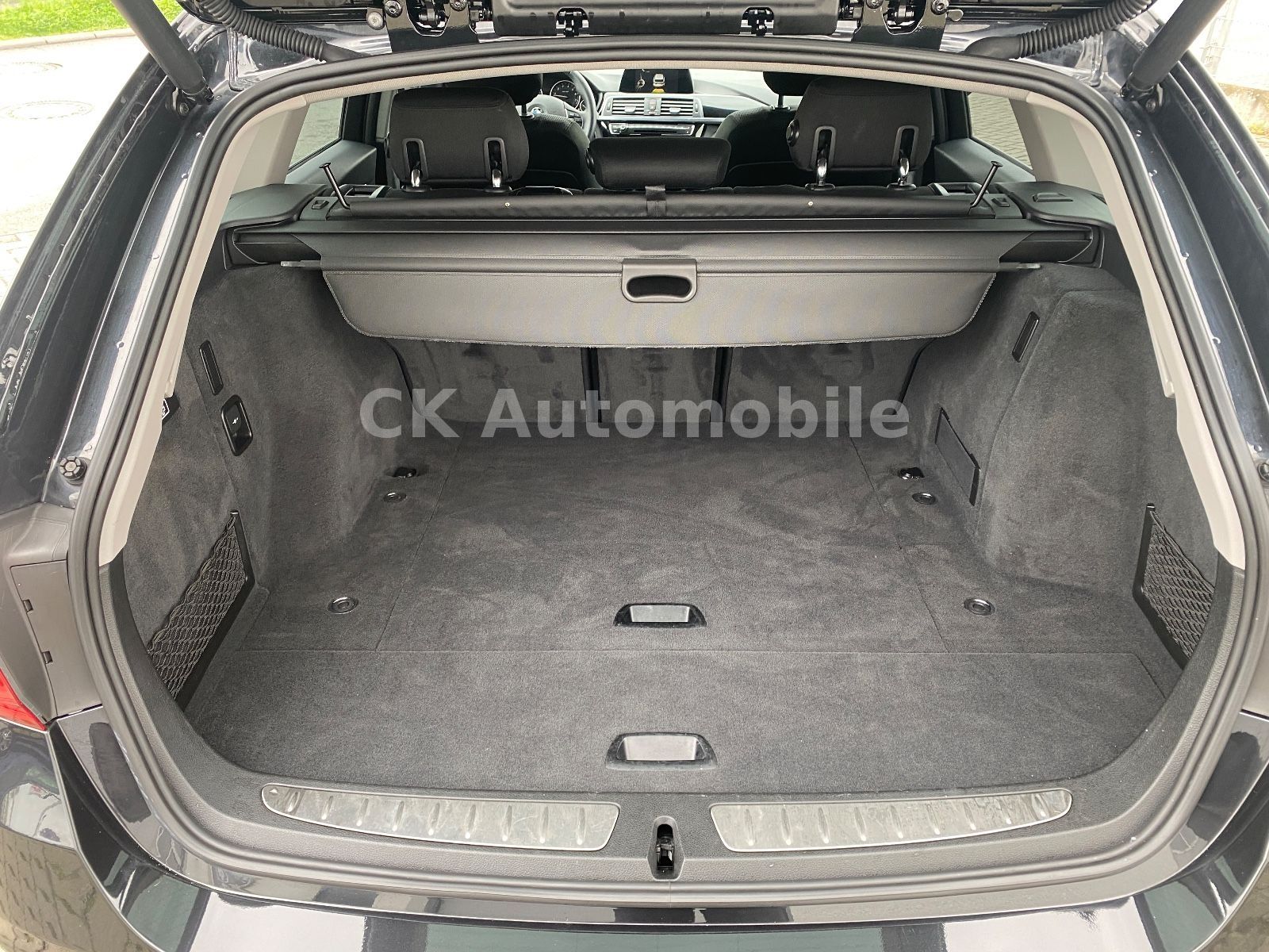Fahrzeugabbildung BMW 320 I Touring Advantage Automatik/Navi/LED/PDC