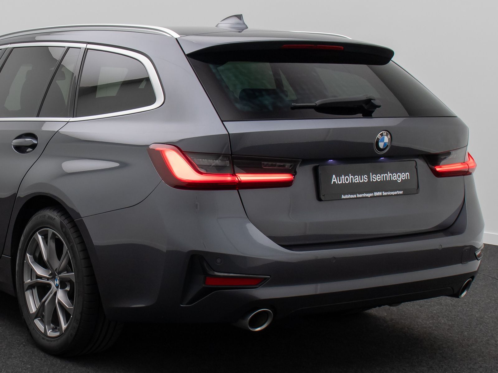 Fahrzeugabbildung BMW 320d Sport Line Alarm DAB AHK H/K Individual LED