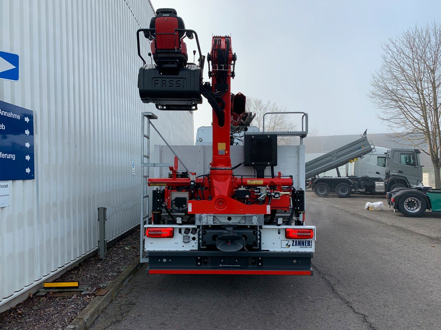 Fahrzeugabbildung DAF FAN XD 450 Baustoff mit Kran