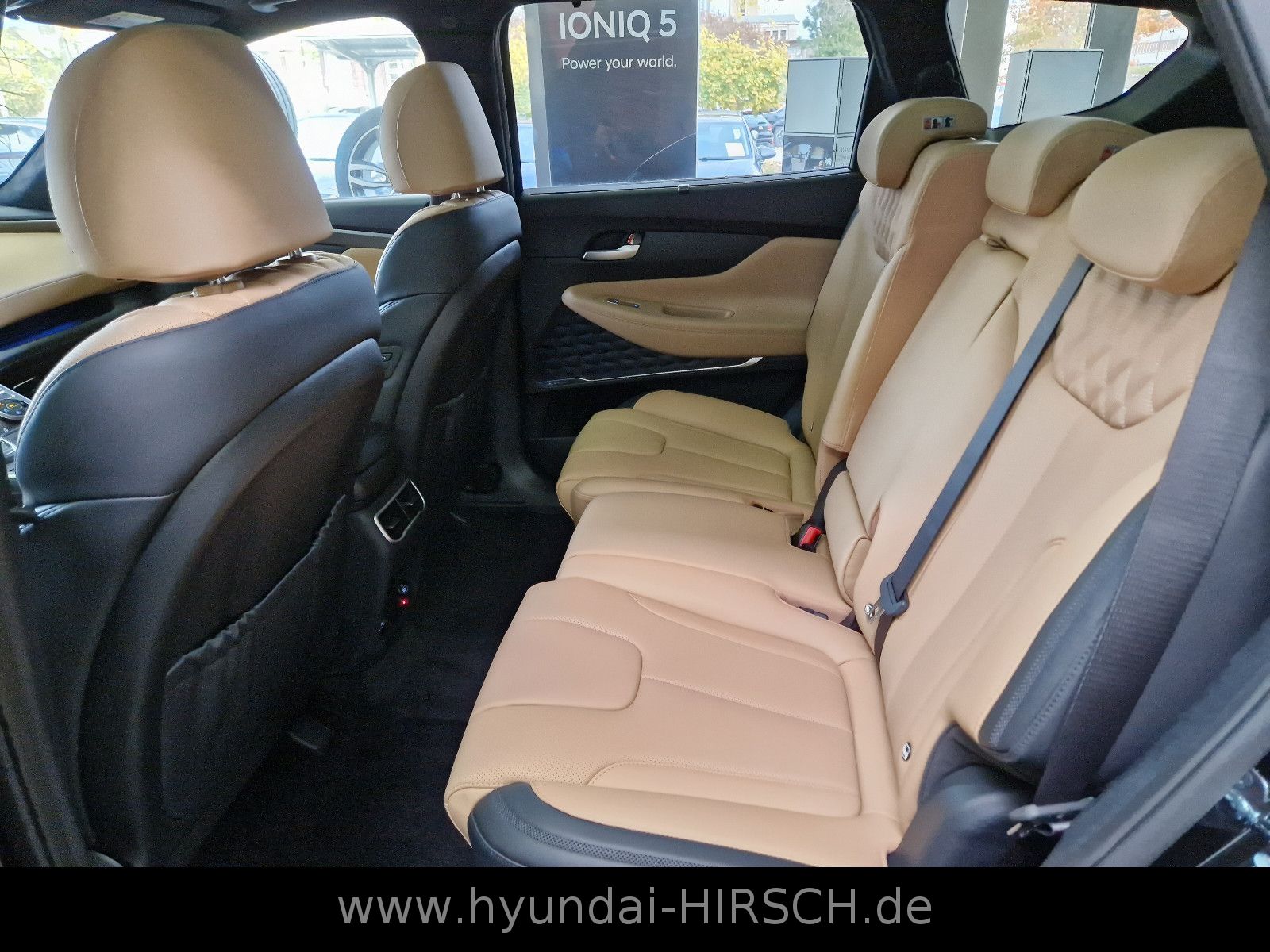 Fahrzeugabbildung Hyundai SANTA FE Plug-In Hybrid 4WD SEVEN SIGNATURE PANO