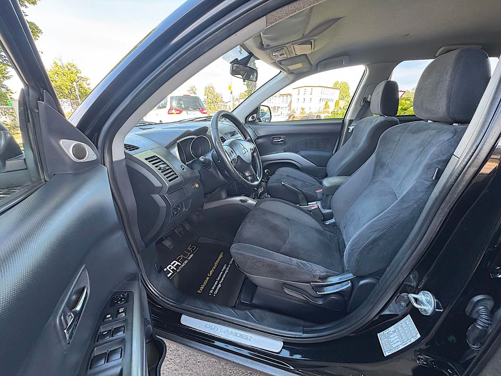 Fahrzeugabbildung Mitsubishi Outlander 2.2 DI-D Intense 4x4 4WD *7 Sitze*