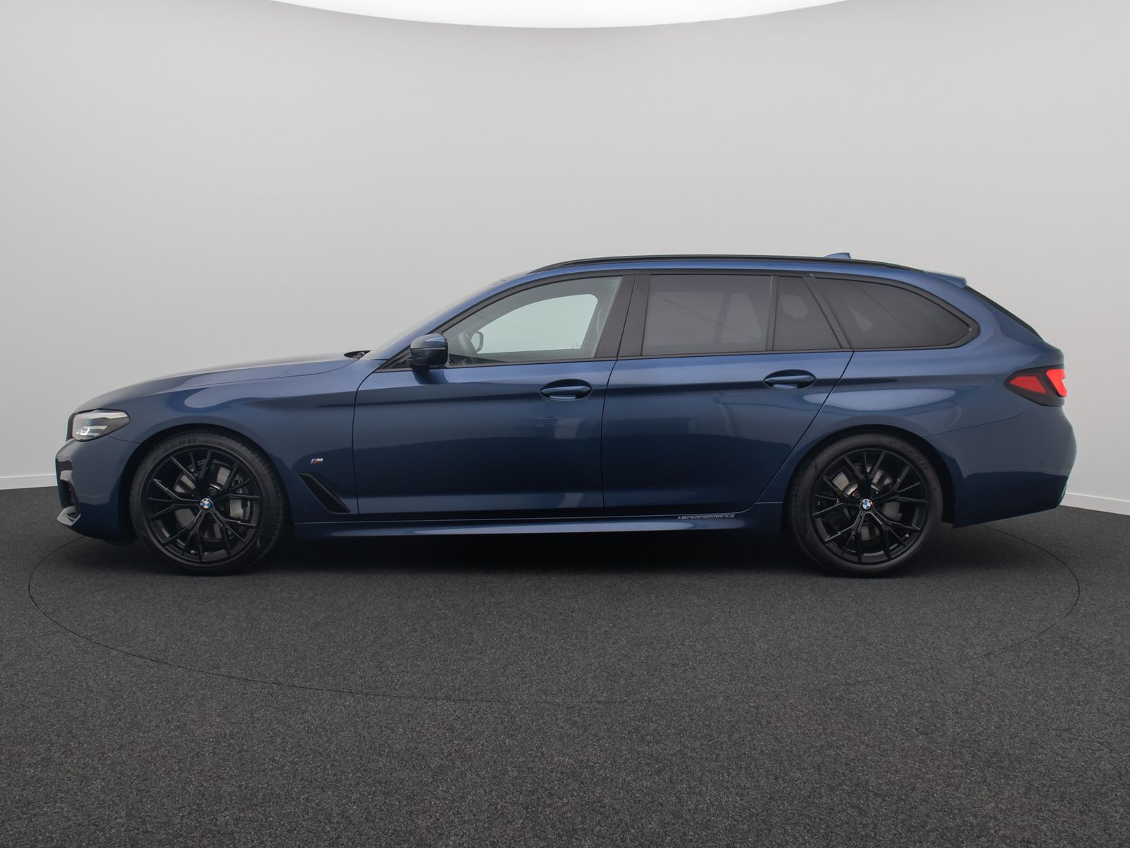Fahrzeugabbildung BMW 530d M Sport DAB H/K Kamera Alarm Komfort 19Zoll