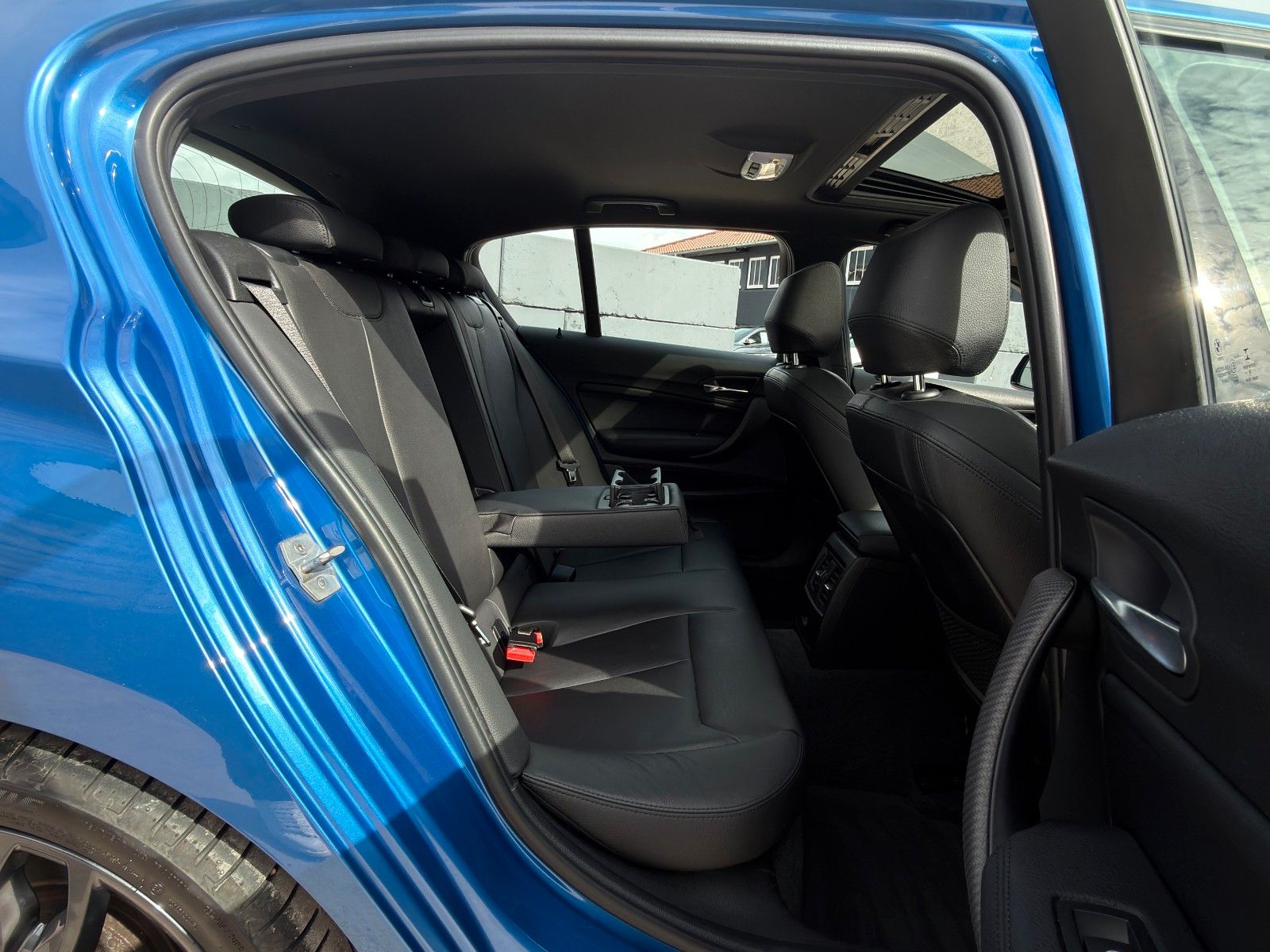 Fahrzeugabbildung BMW M140i xDr. Special Edition Schiebed. H&K LHZ CAM