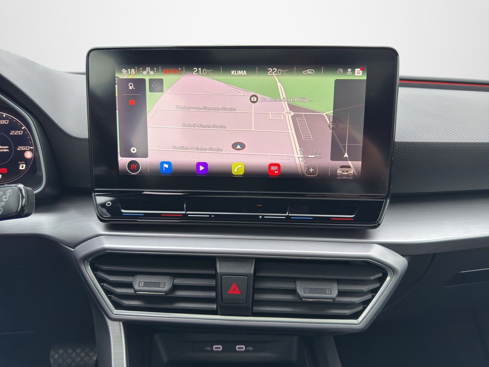 SEAT Leon Sportstourer 1.5 eTSI FR DSG / AHK / PANORA - Image 13