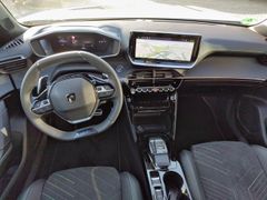 Fahrzeugabbildung Peugeot 2008 GT Pure Tec 130 EAT8, Schiebedach, Navi
