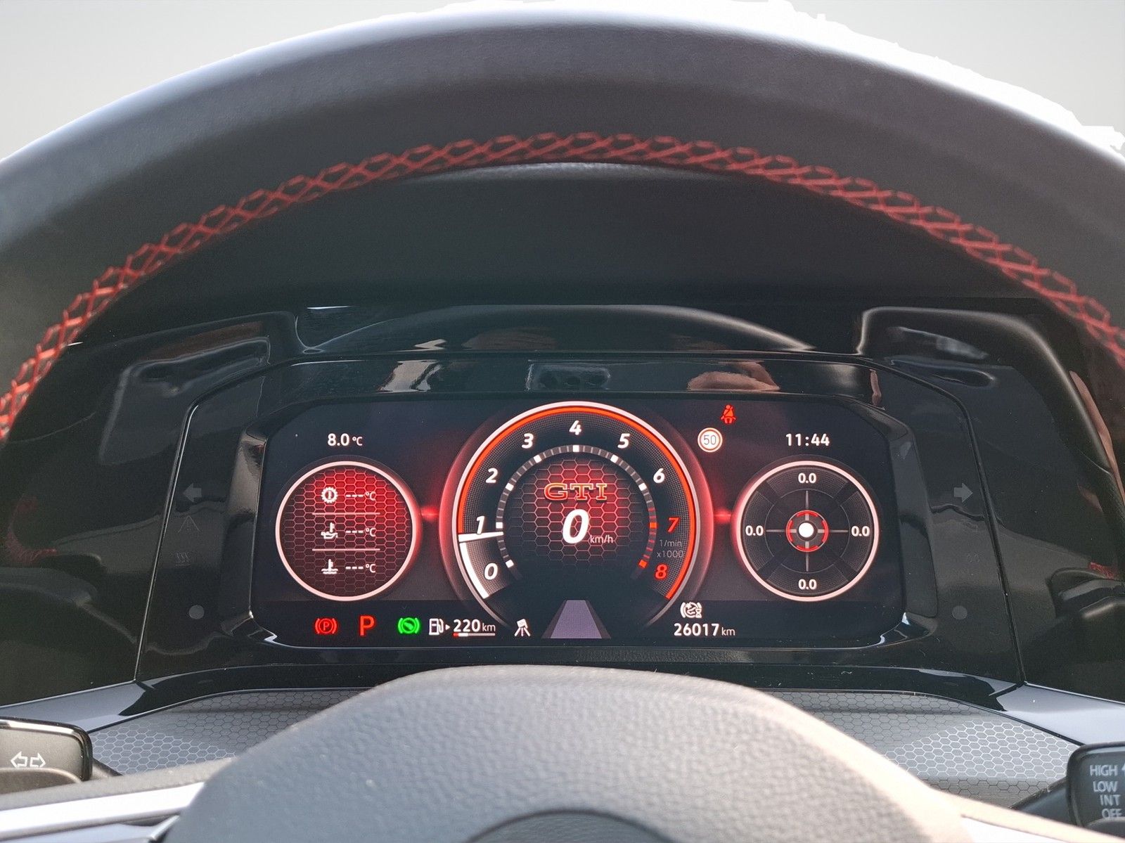 VW Golf VIII 2.0 TSI GTI DSG / NAVI / LED / AHK / A - Image 12