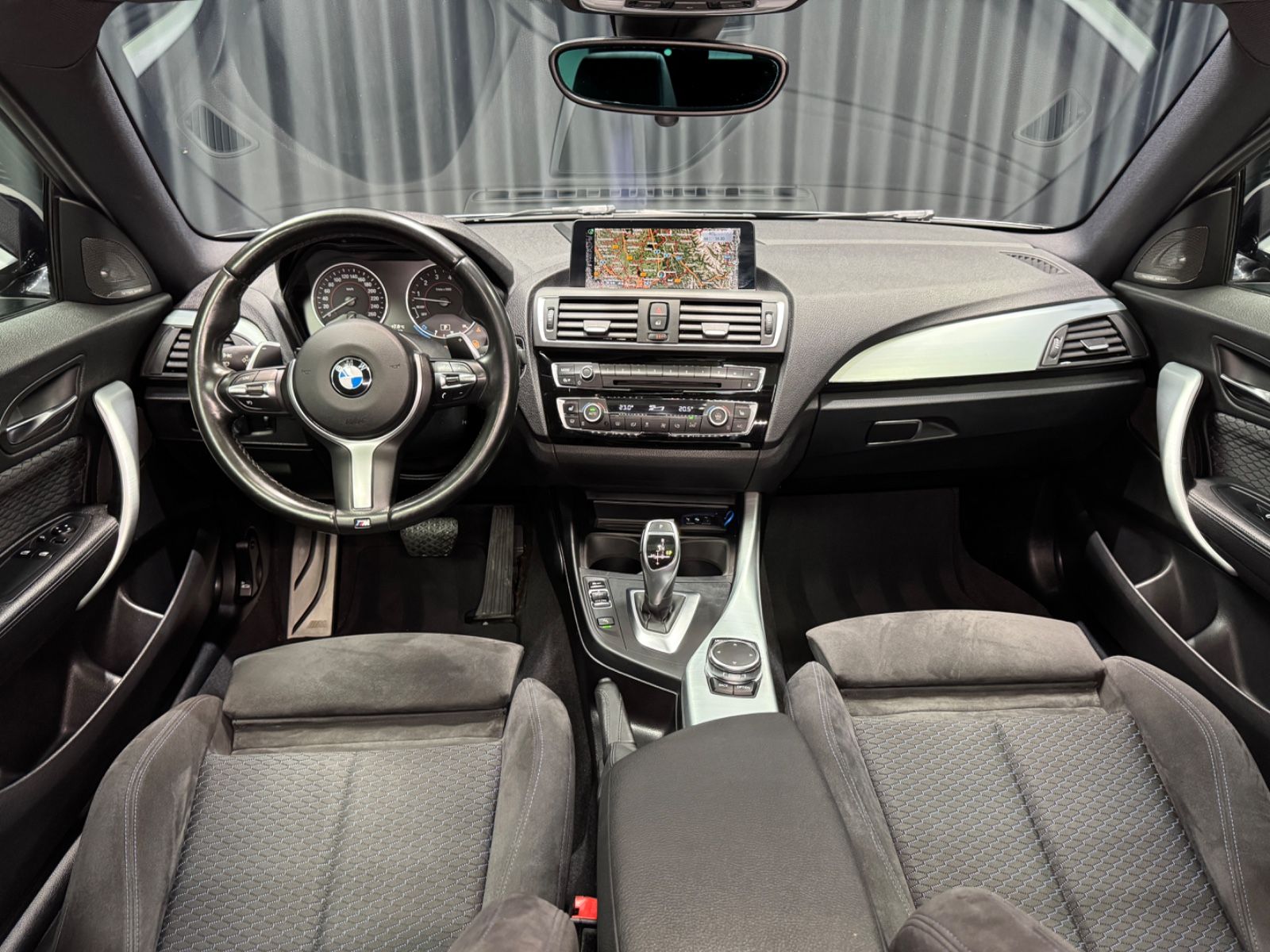 Fahrzeugabbildung BMW M135 i xDrive|AUTOMATIK|H&K|NAVI|KAMERA|