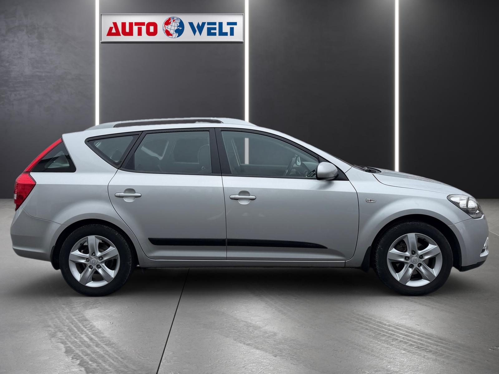Kia cee'd 2013 — interior