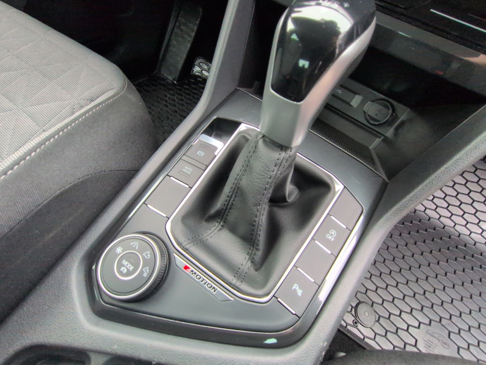 Tiguan 2.0 TSI DSG 4M Life KAMERA+MATRIX+NAVI