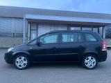 Opel Zafira B Family Plus - Opel Zafira: Schwarz