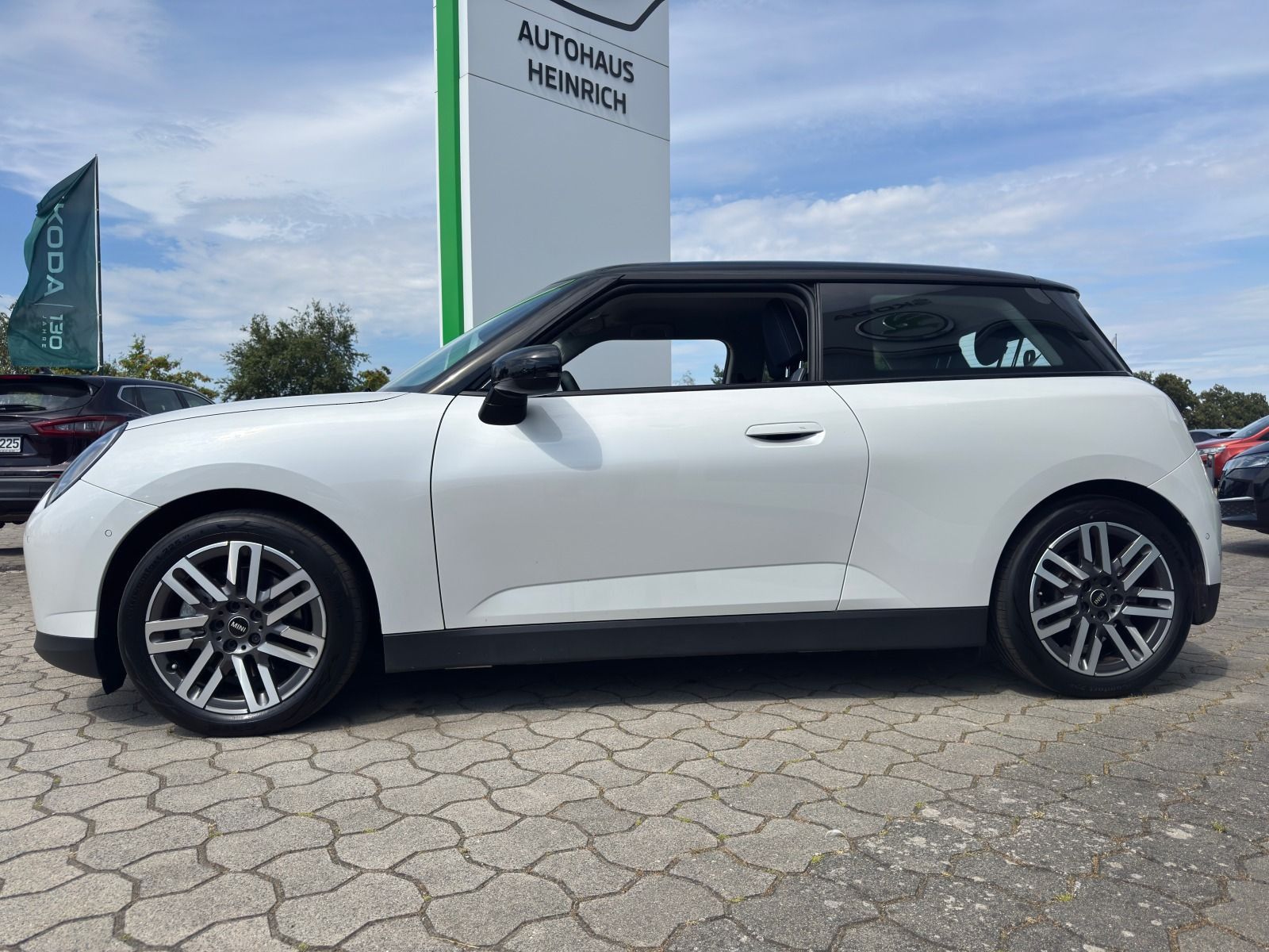 Fahrzeugabbildung MINI Cooper E*RFK*Head-Up*Wärmepumpe