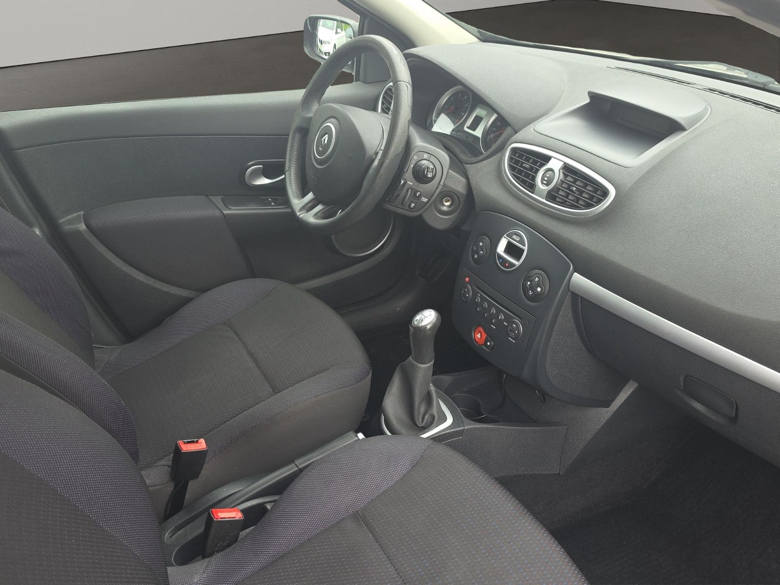 Fahrzeugabbildung Renault Clio Grandtour Edition Dynamique Tüv Service Neu