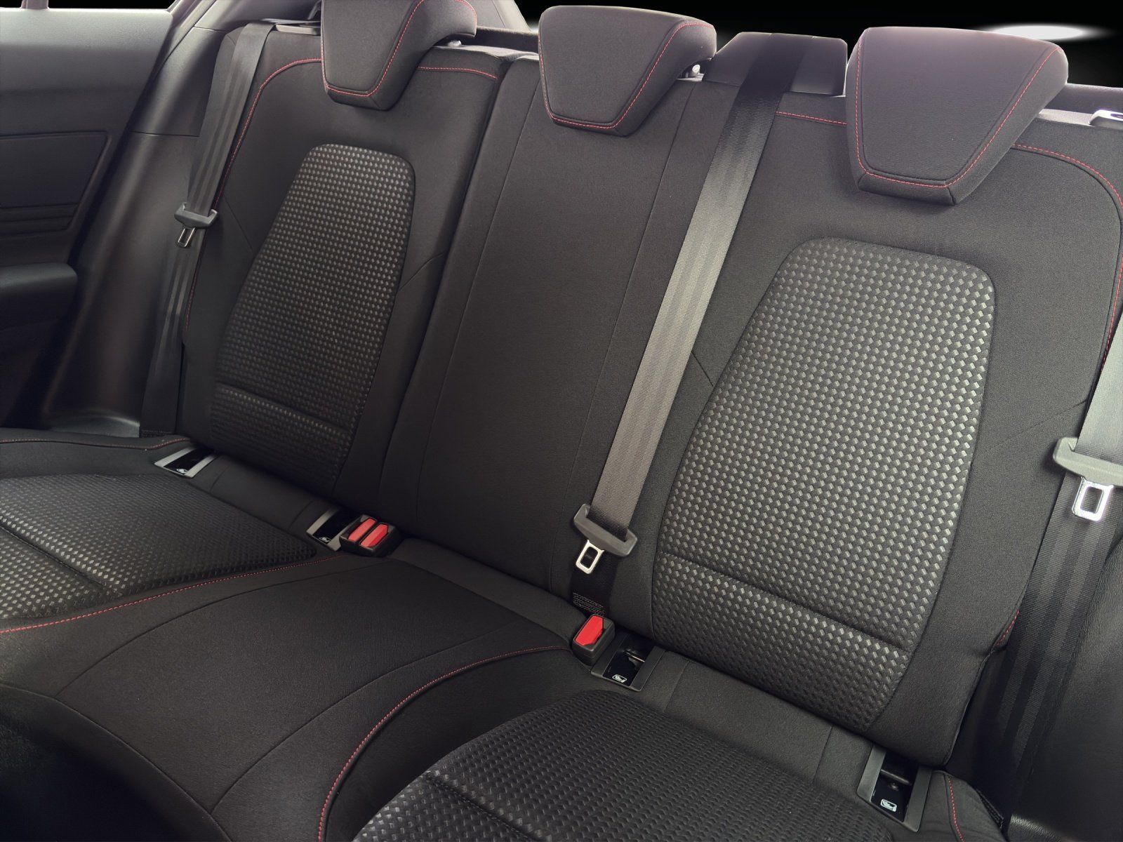 Fahrzeugabbildung Ford Focus ST-Line 5 Türer Styling Pak. Winter Pak.