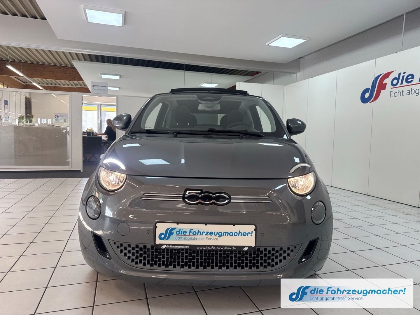 Fahrzeugabbildung Fiat 500 e CABRIO Sitzhzg CarPlay Kamera Klimaautom F