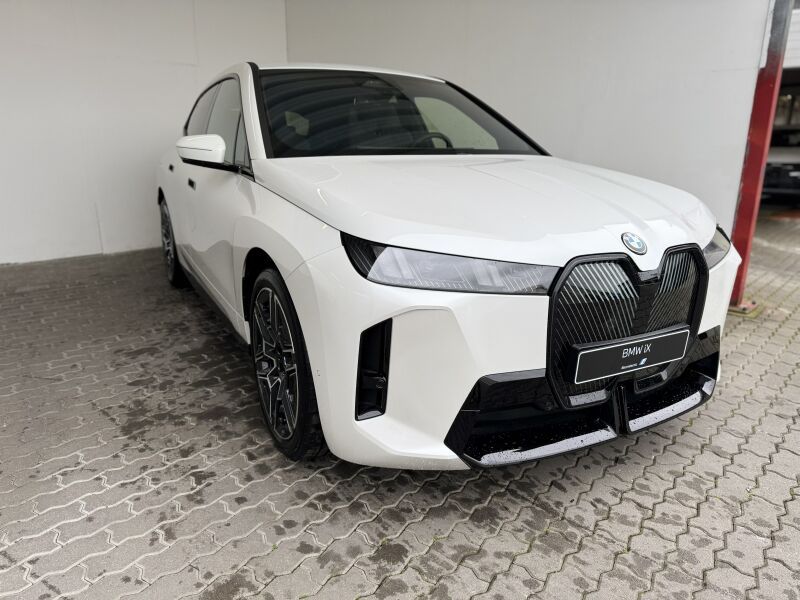 BMW iX xDrive45 M Sportpaket Tageszulassung