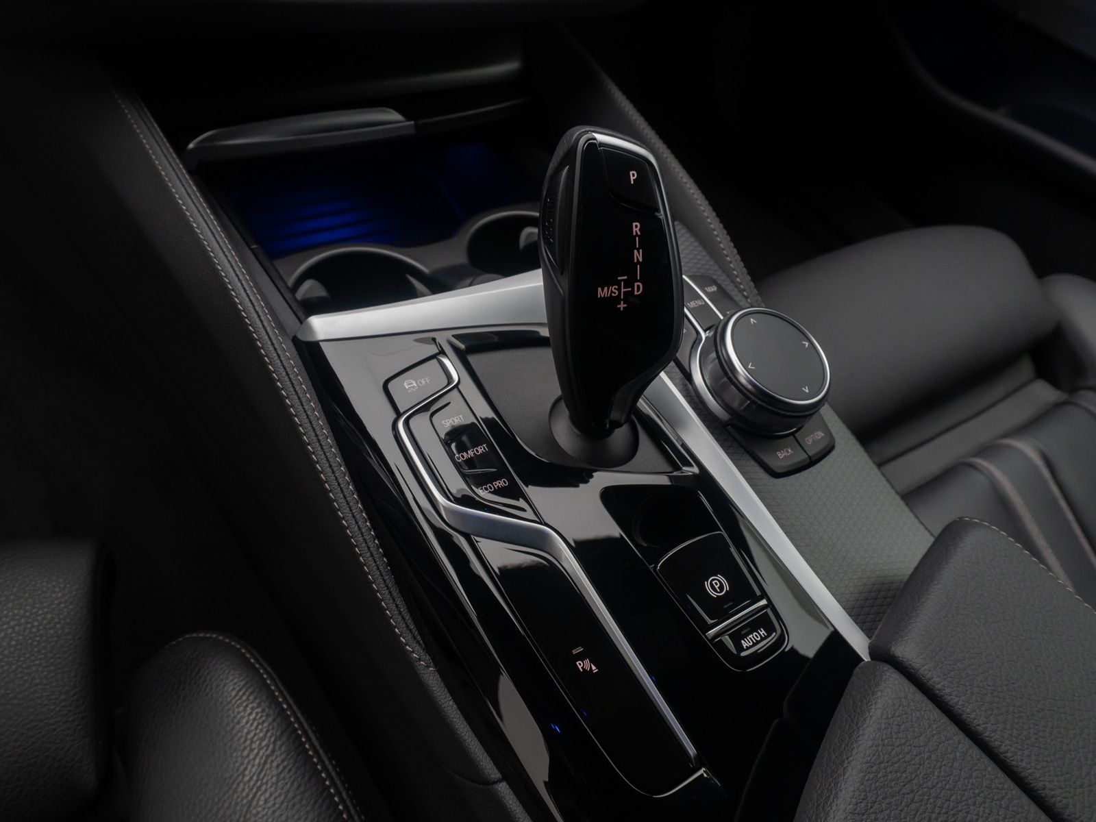 Fahrzeugabbildung BMW 530d M Sport DAB H/K Kamera Alarm Komfort 19Zoll