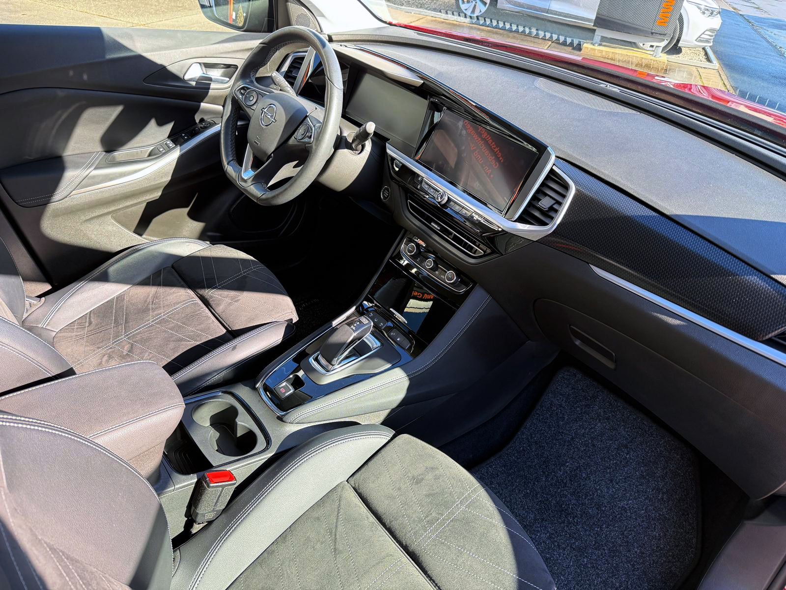 Fahrzeugabbildung Opel Grandland Ultimate PlugIn 1.6 Turbo ACC 360° AHK