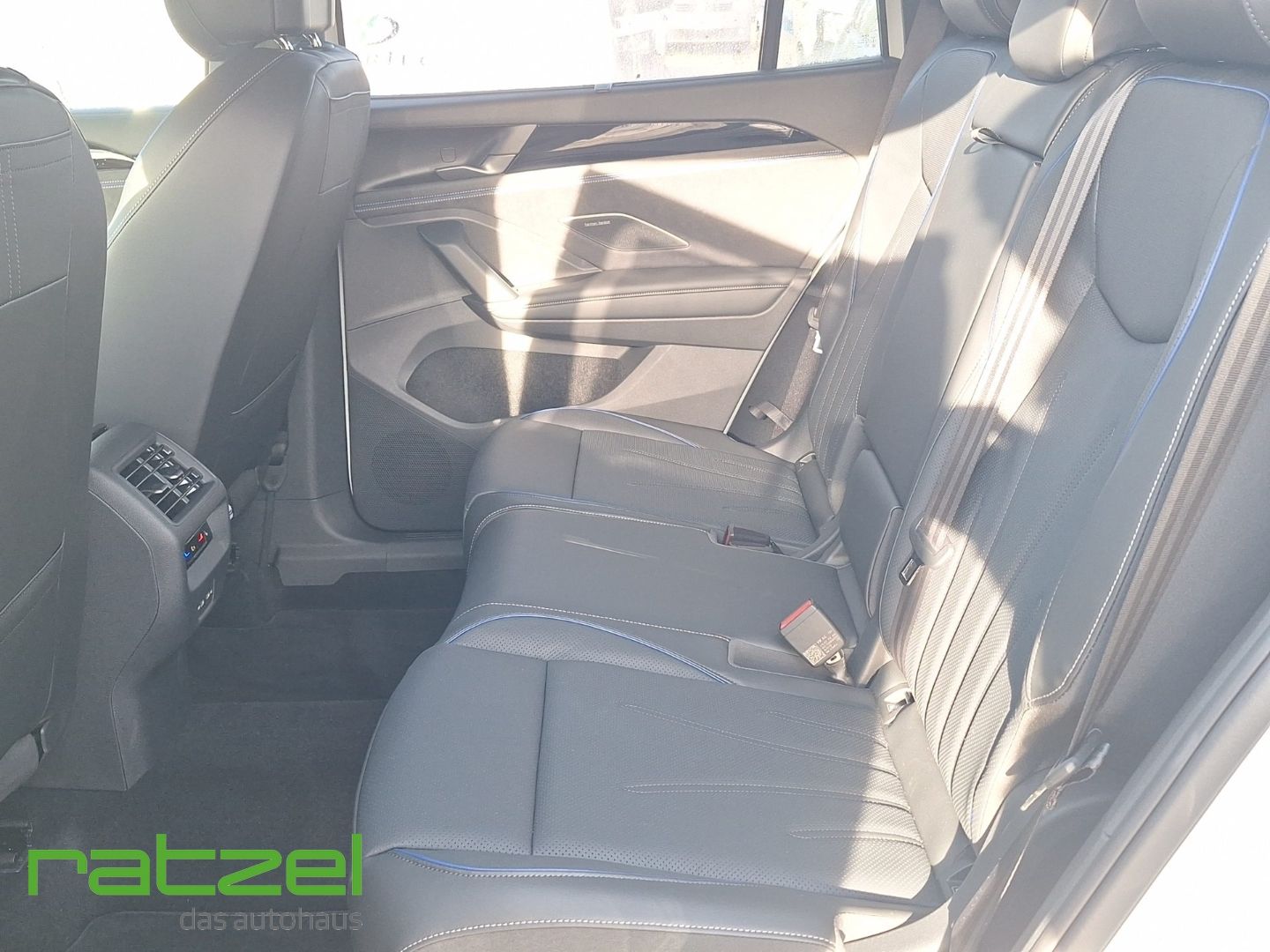 Fahrzeugabbildung Volkswagen Tayron R-Line eHybrid Pano+Leder+AHK+ACC+Kamera