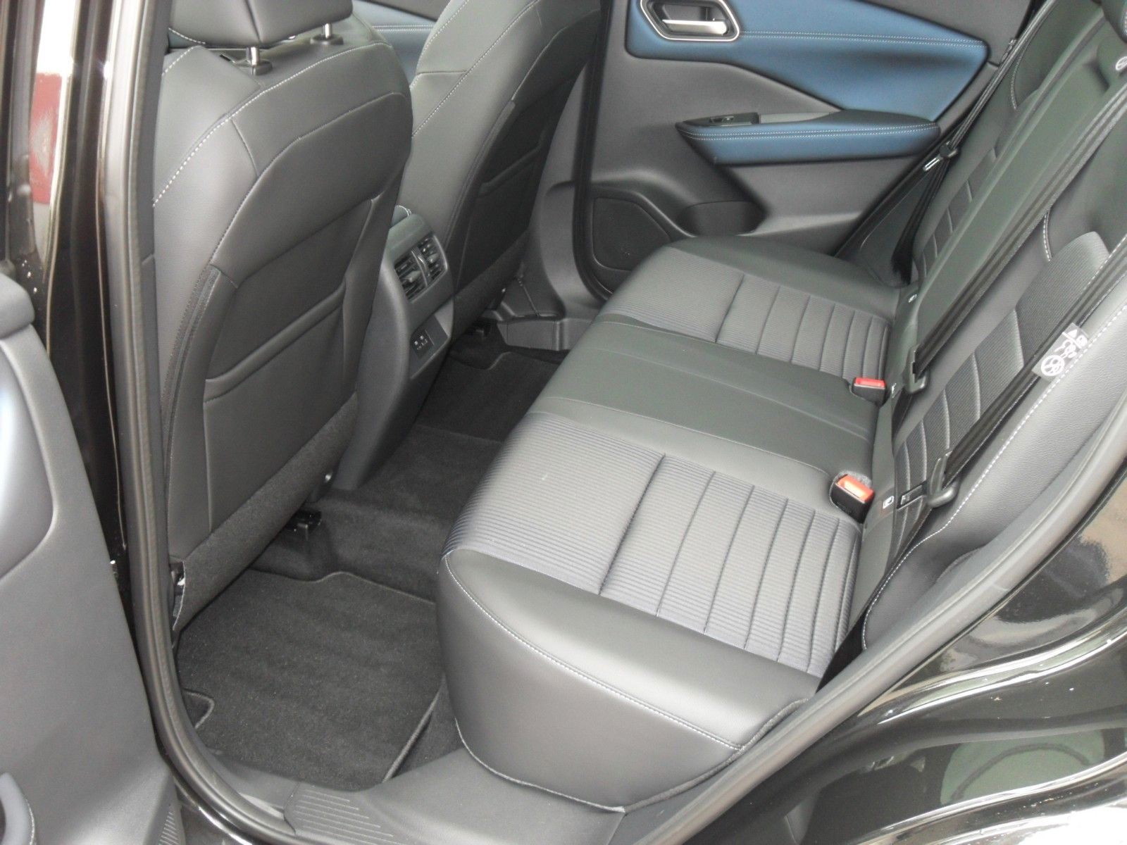 Fahrzeugabbildung Nissan Qashqai Tekna 4x4 | HeadUp | WP | Panorama