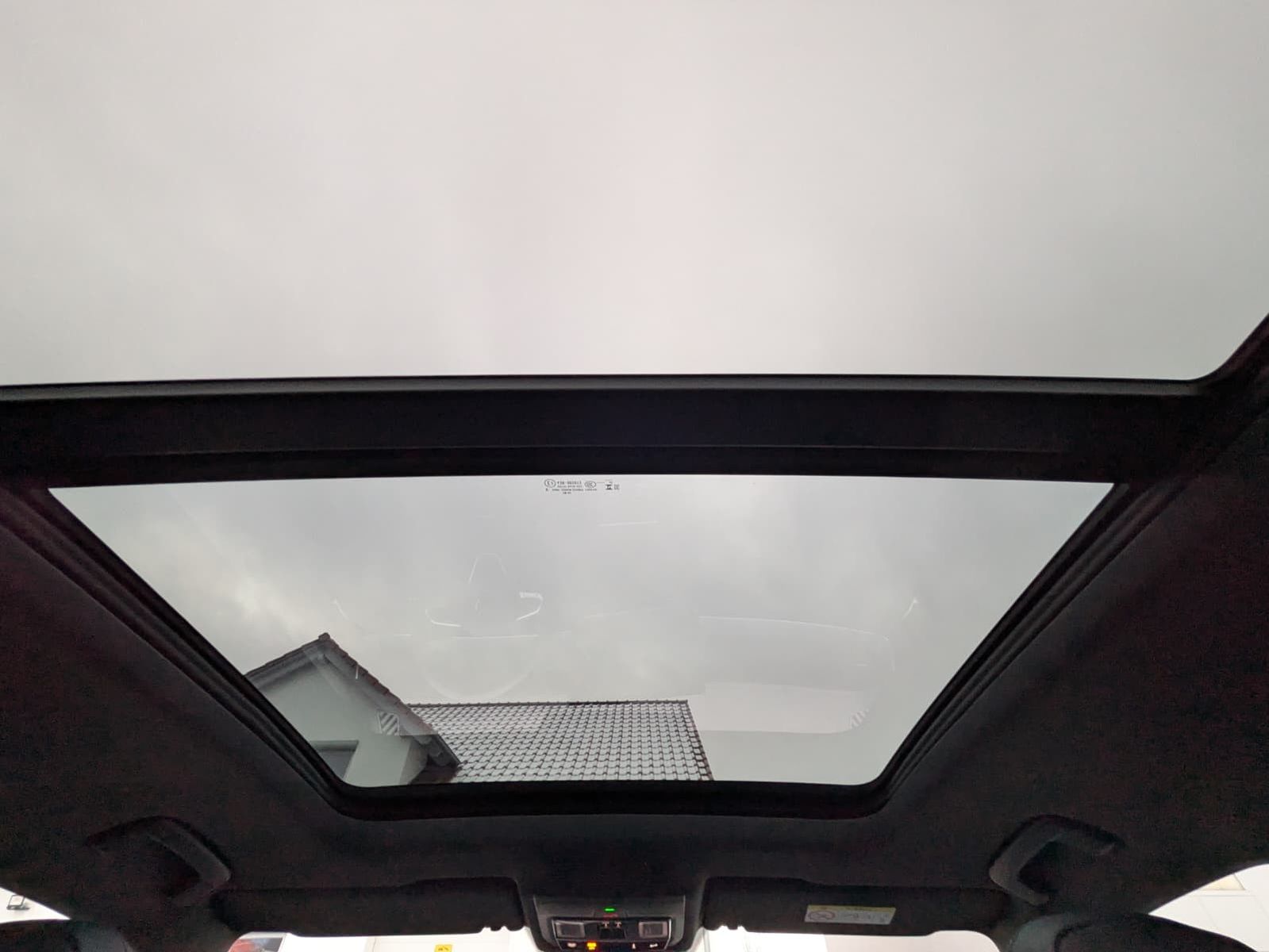 Fahrzeugabbildung Volkswagen Tayron 2.0 TDI 4M R-Line 7Si*MATRIX*AHK*PANO*HUD