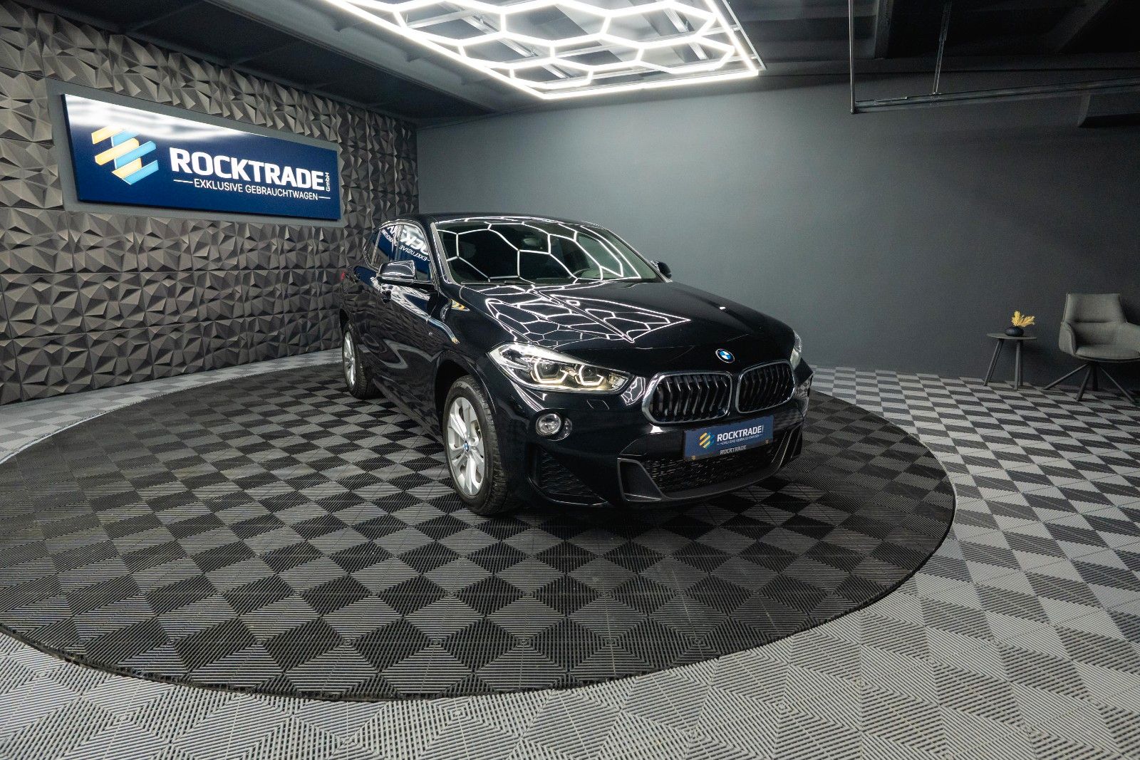 Fahrzeugabbildung BMW X2 sDrive 18i M Sport Automatik *Alcantara*LED*