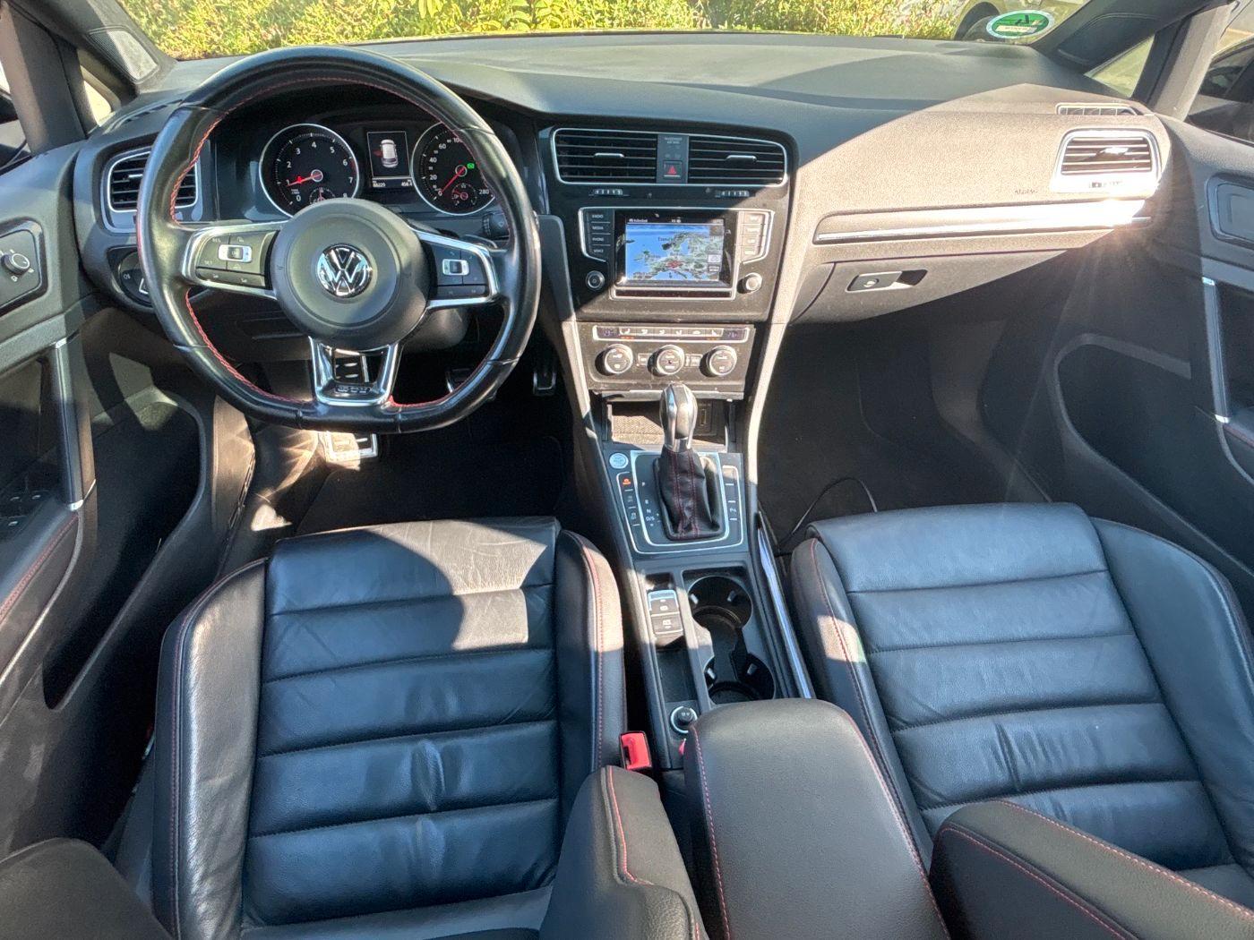 Volkswagen Golf GTI Performance 230 PS · Leder · Pano · Nav