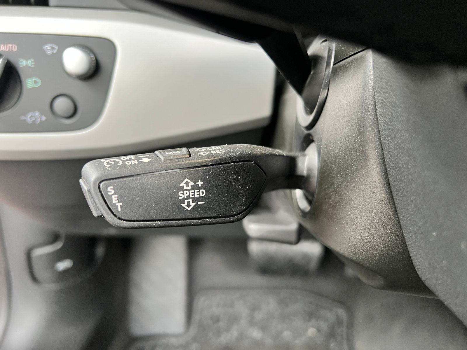 Fahrzeugabbildung Audi A5 Cabriolet 40 TFSI quattro HUD LED NAV RFK SHZ