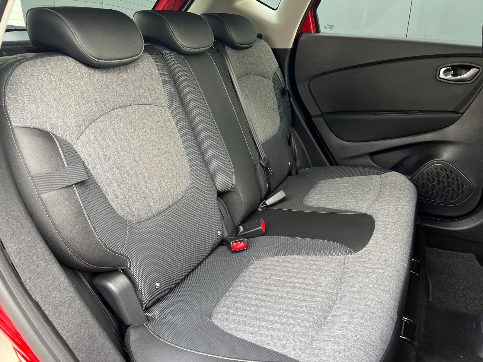 Fahrzeugabbildung Renault Captur Intens 1.3 TCe 150 *AHK,Navi PDC hinten,L