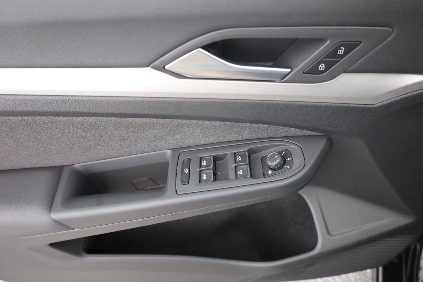 Volkswagen Golf VIII 1.5 eTSI DSG Life LED Virtual Cockpit, миниатюра 21