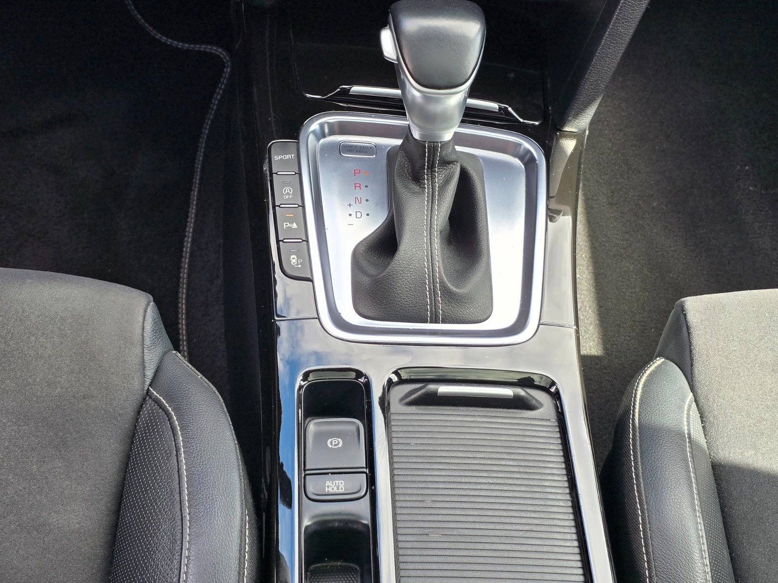 Fahrzeugabbildung Kia Ceed SW 1.6 CRDi DCT GT Line AHK Standheizung
