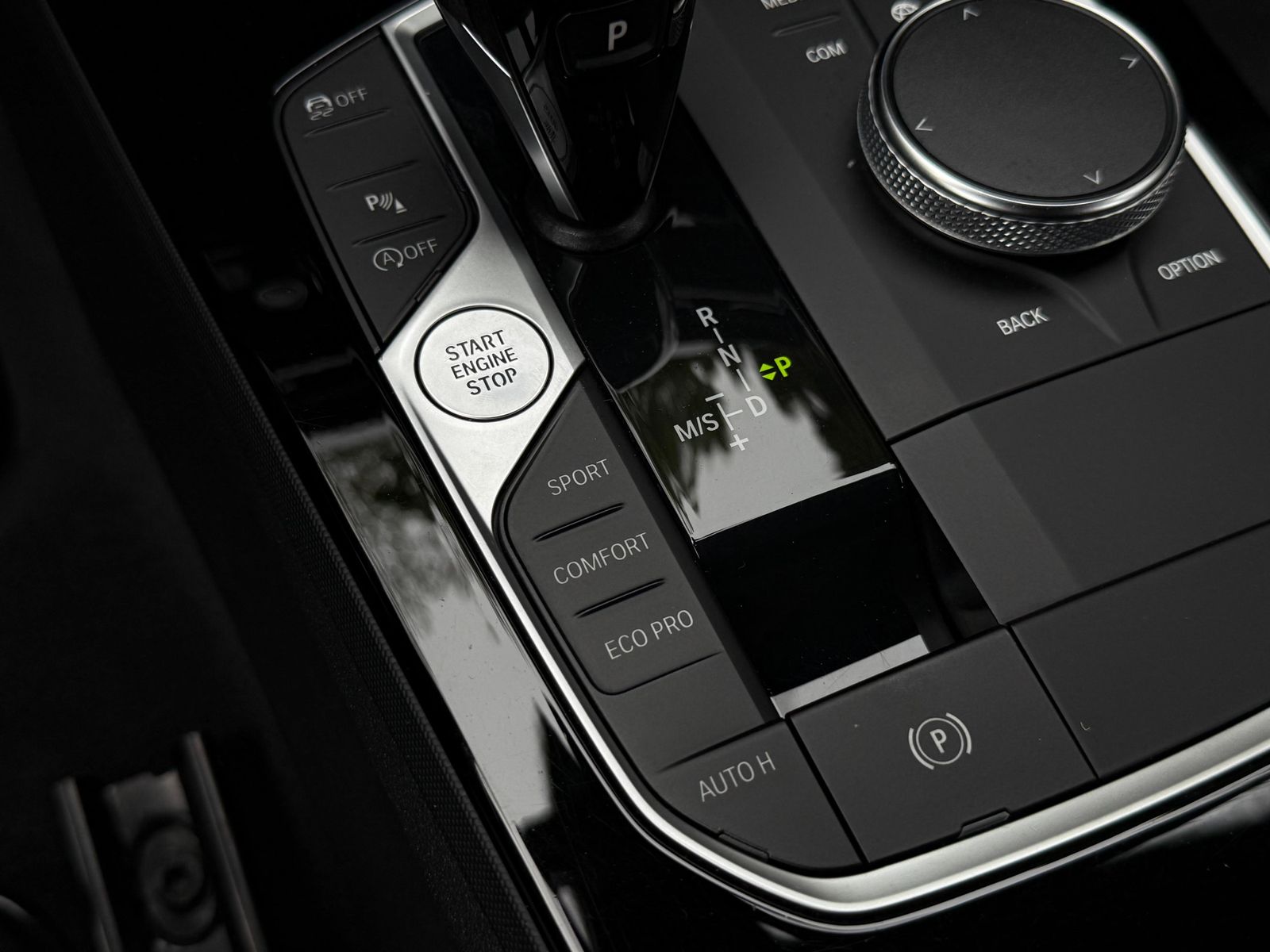 Fahrzeugabbildung BMW 118  d Aut. M Sport LED+NAVI+SHZ+AHK+AMBI+CARPL+