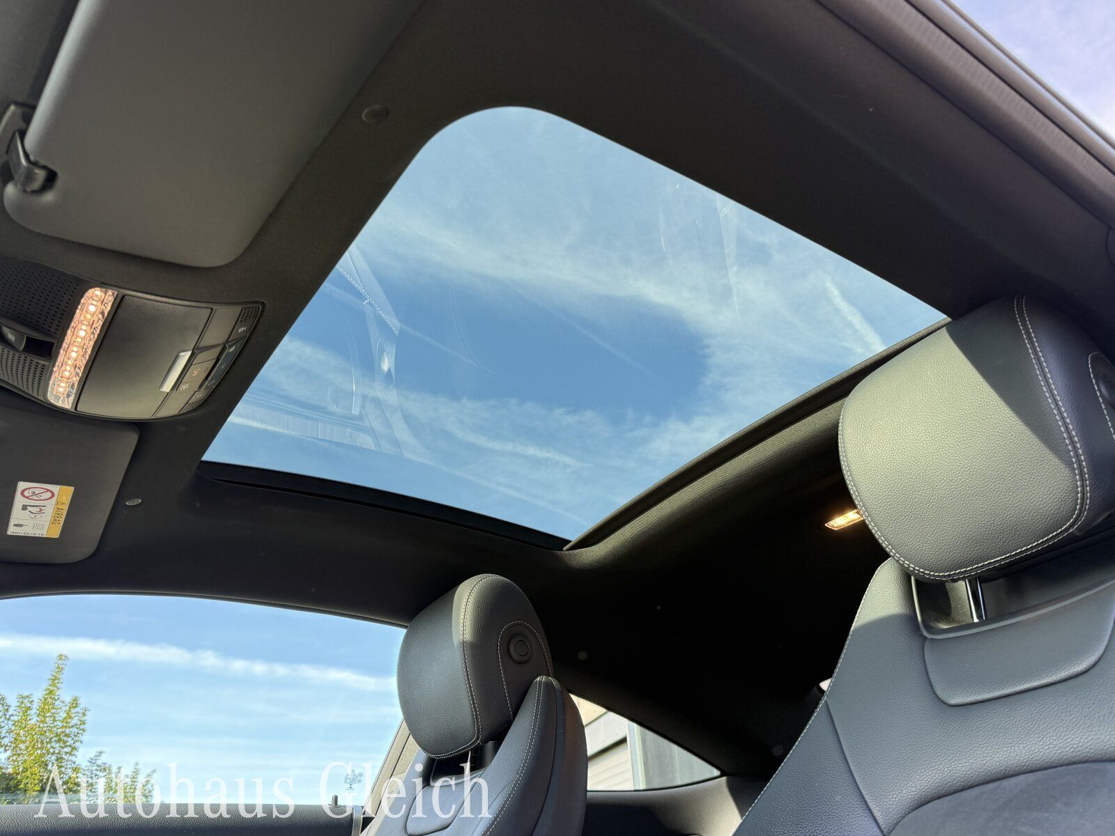 Fahrzeugabbildung Mercedes-Benz C 180 Coupe AMG-Line Interieur/Navi/LED
