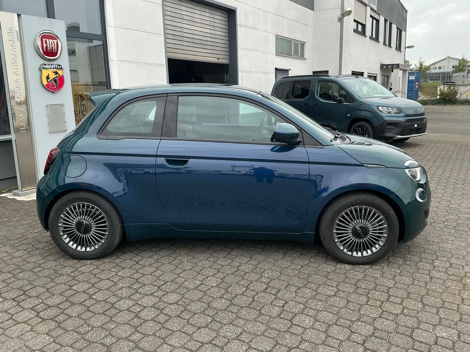 Fiat 500e Icon Limousine 42 kWh *SH/NAV/Keyless/PDC* imagem 2