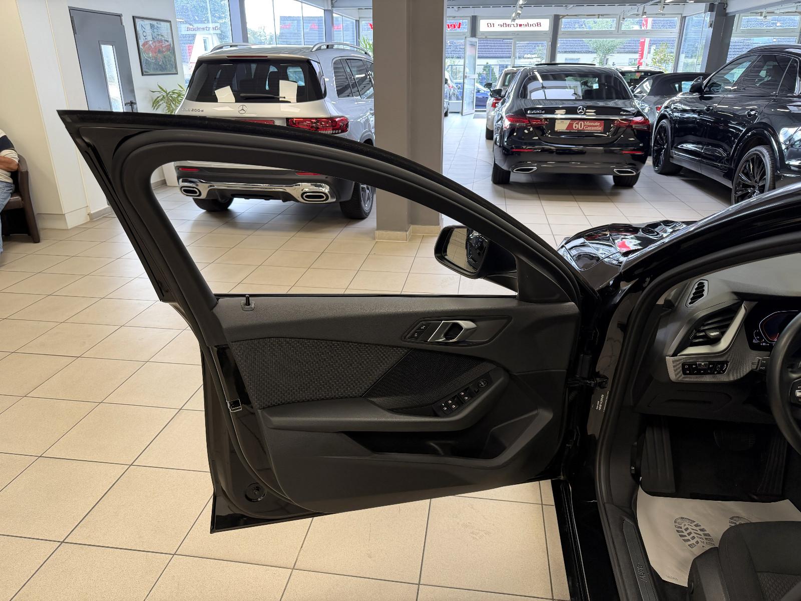 BMW 118 d Autm. Limo *Kamera*LED*NaviProfessional*, миниатюра 28