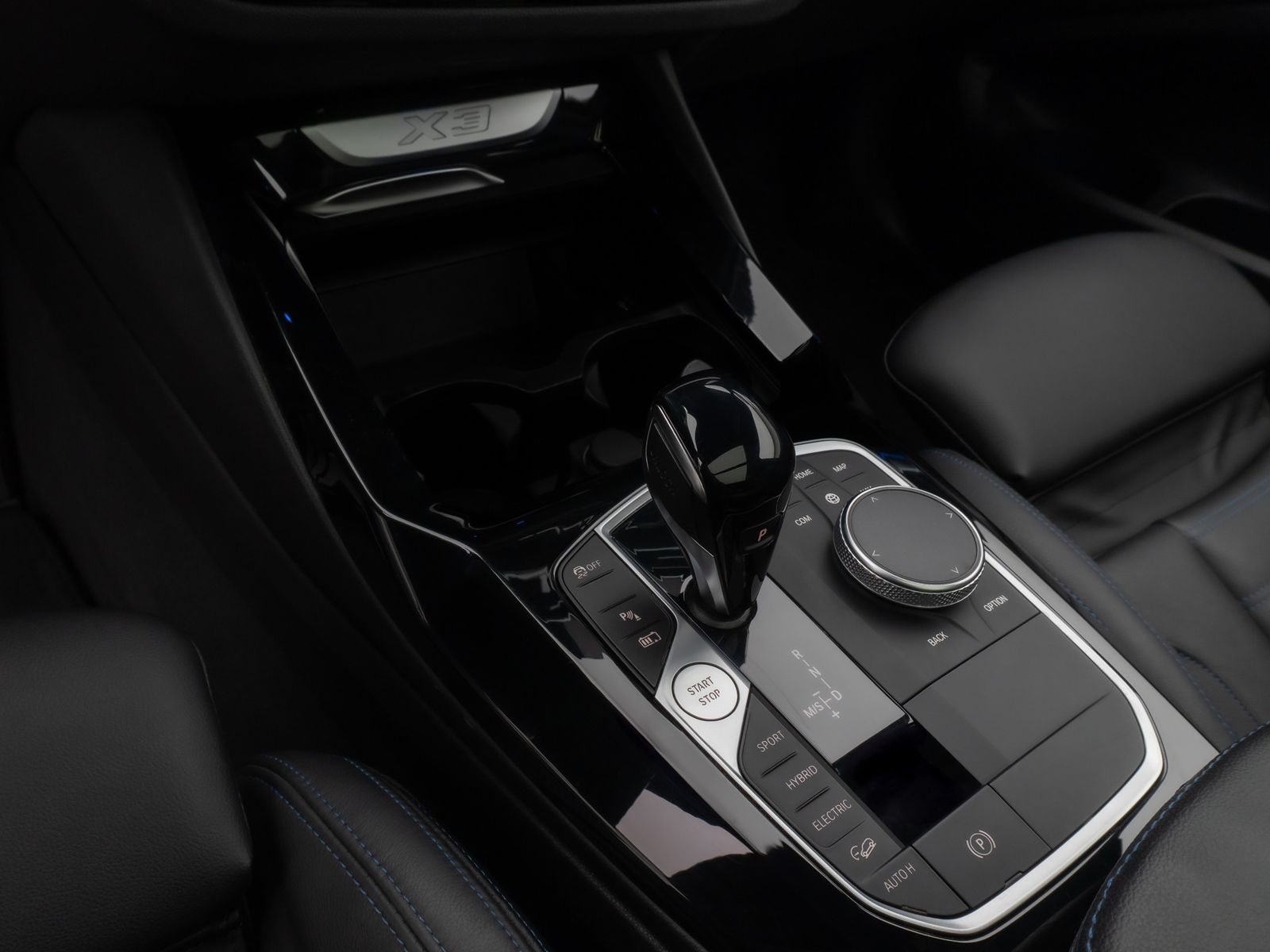 Fahrzeugabbildung BMW X3 xD30e M Sport Panorama Kamera HUD DAB H/K 21"