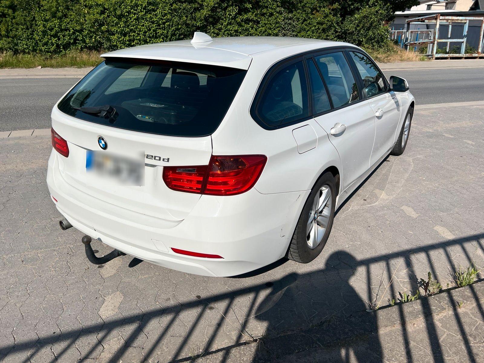 BMW 320 2014 — салон