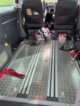 Volkswagen T5 Multi Perfekt für e.Rolli e.Rampe NEU Vollaus - VW T5 Gebrauchtwagen in Bochum