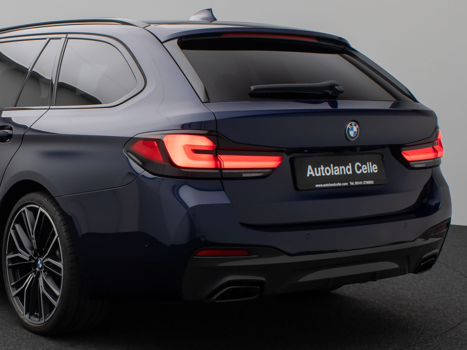 Fahrzeugabbildung BMW 540d xD M Sport Panoram Kamer HUD H/K TV Massage