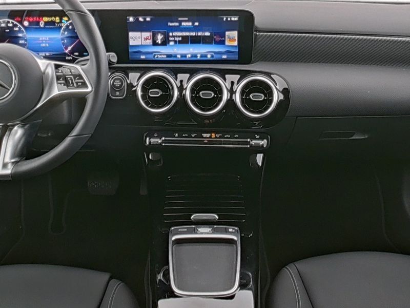 Fahrzeugabbildung Mercedes-Benz A 180 Progressive*LED*KAMERA*SPURHALTE*